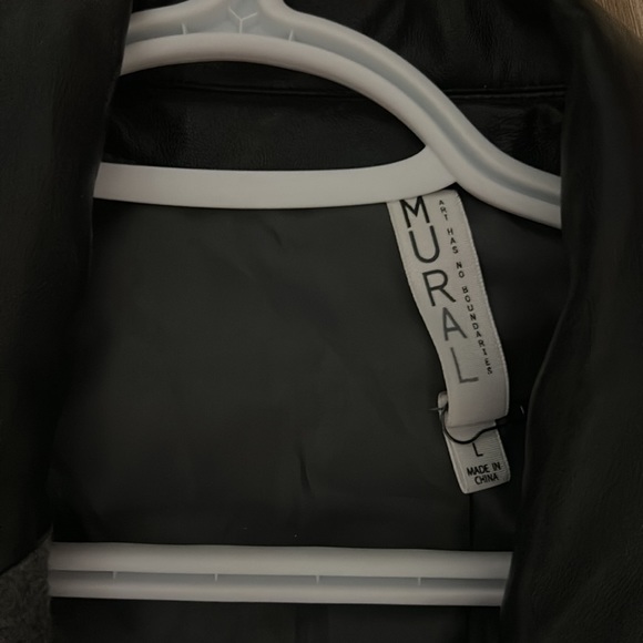 Mural grey Jacket with great leather details. - Picture 2 of 4